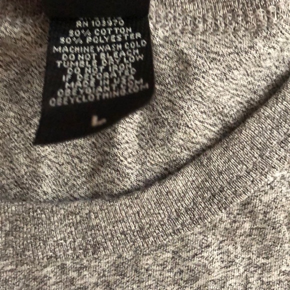 Obey T-shirt - Picture 3 of 3